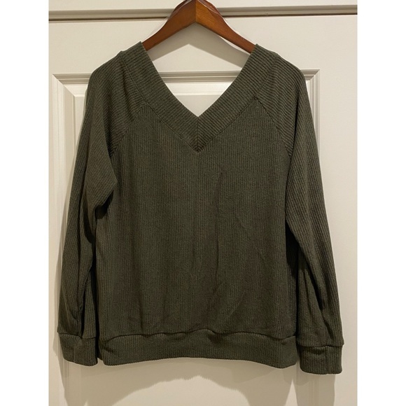Wantable Brushed Rib Hacci Raglan V-Neck Top - Picture 4 of 5